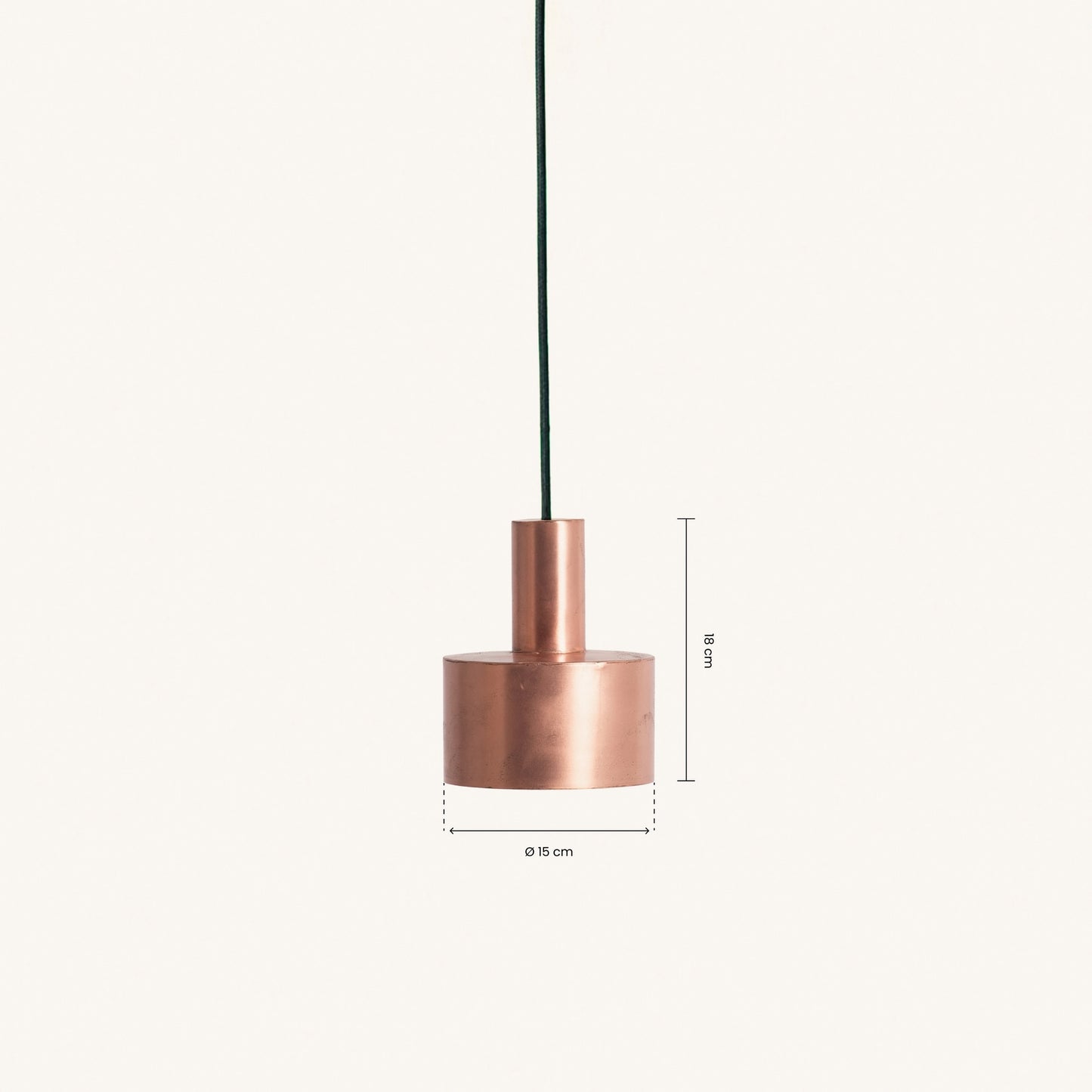 The Hannun Seber Lamp features a minimalist cylindrical pendant, available in 3 colours, and hangs from a sleek cord. Ideal for industrial spaces, it measures 18 cm high with a 15 cm diameter.