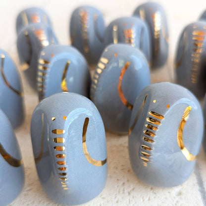 The Amule Elephant of Wisdom "Gold" by Picuru ceramicas features elegant ceramic craftsmanship with gold accents and inscriptions in 5 languages—an ideal, meaningful gift for someone special.