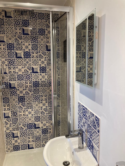 Juego de azulejos pintados a mano.