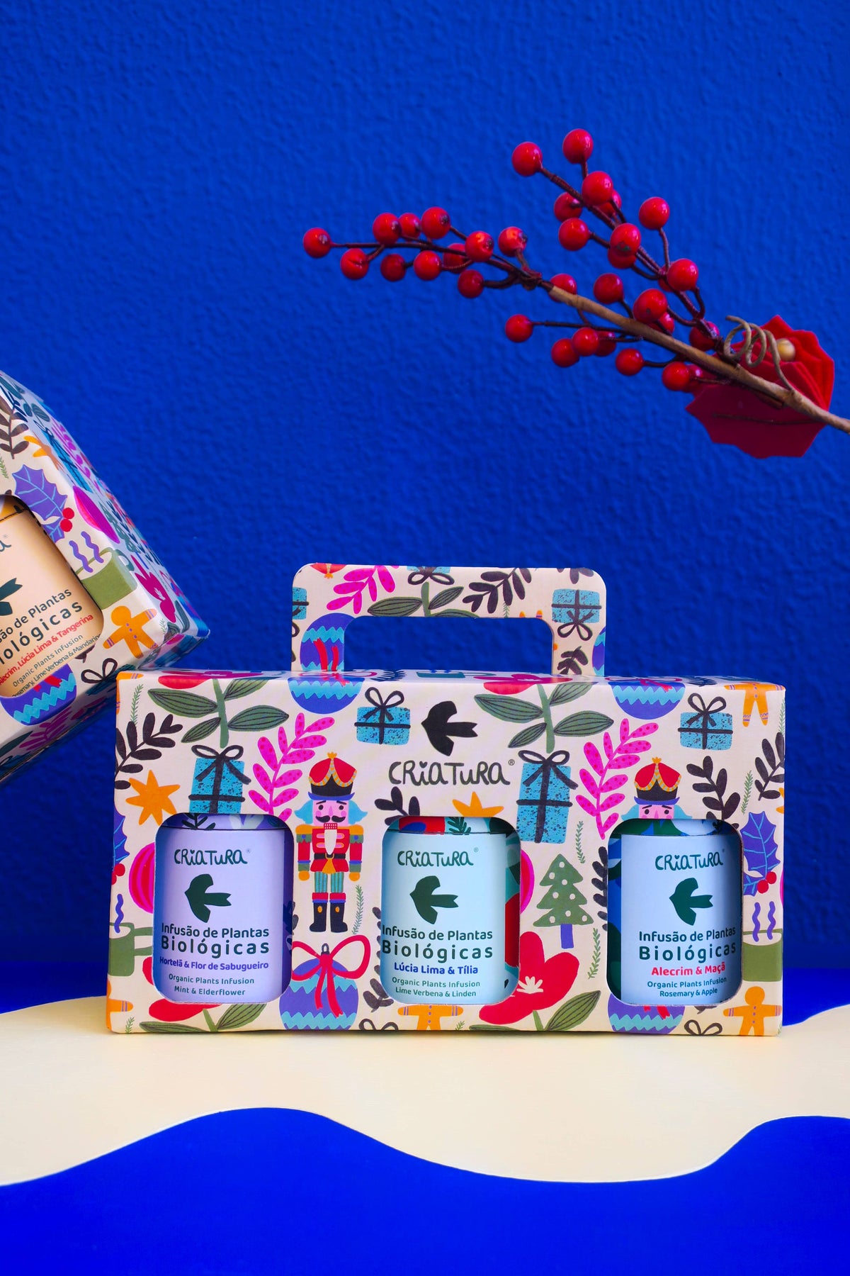 CRIATURA gift set containing three organic Portuguese herbal teas in illustrated packaging.