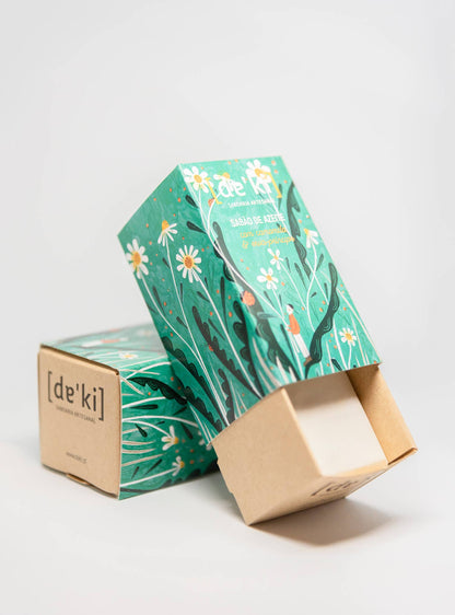 close up of green box with chamomile and lemongrass soap_Daki