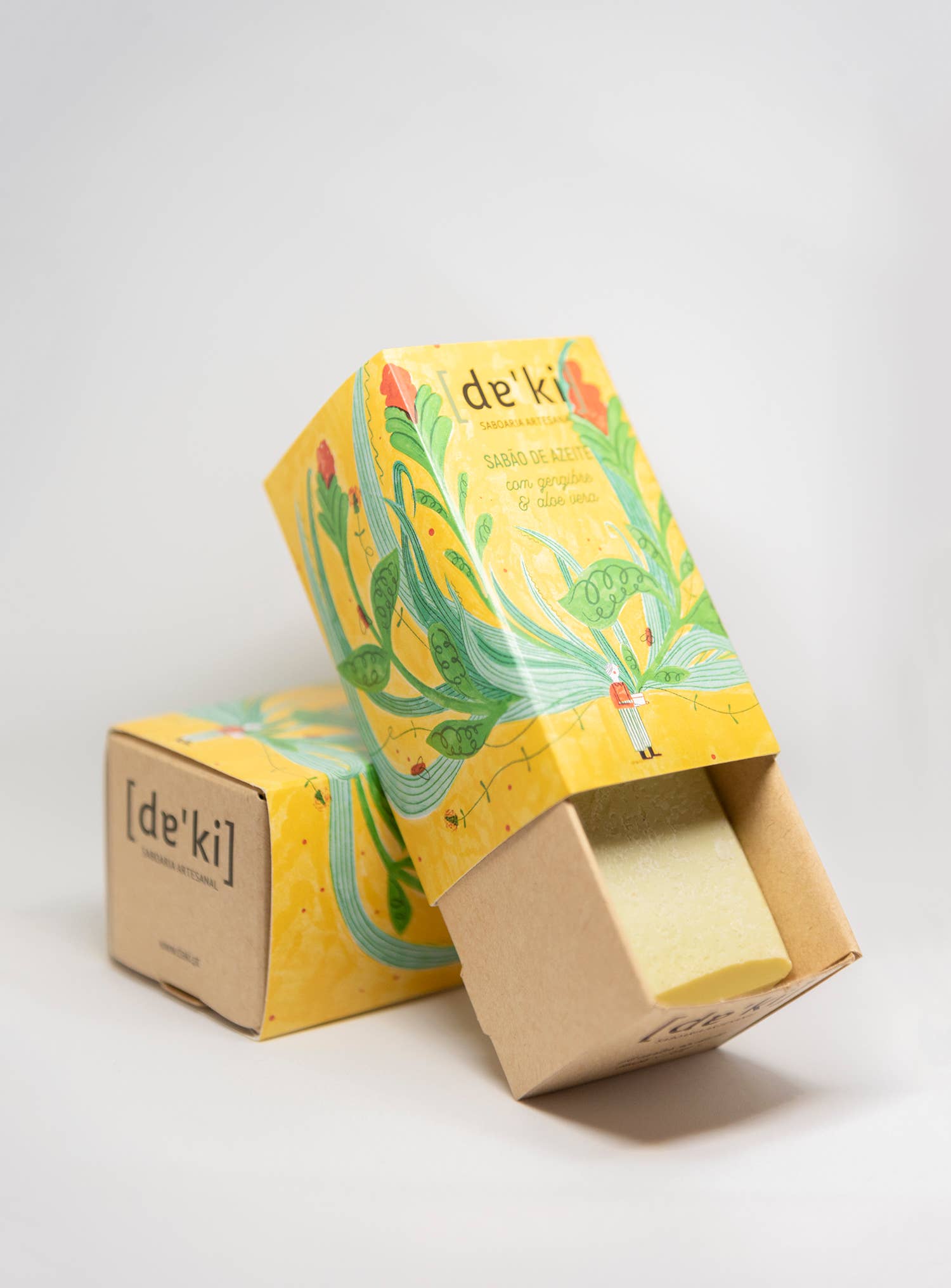 close up yellow box with soap inside_Daki